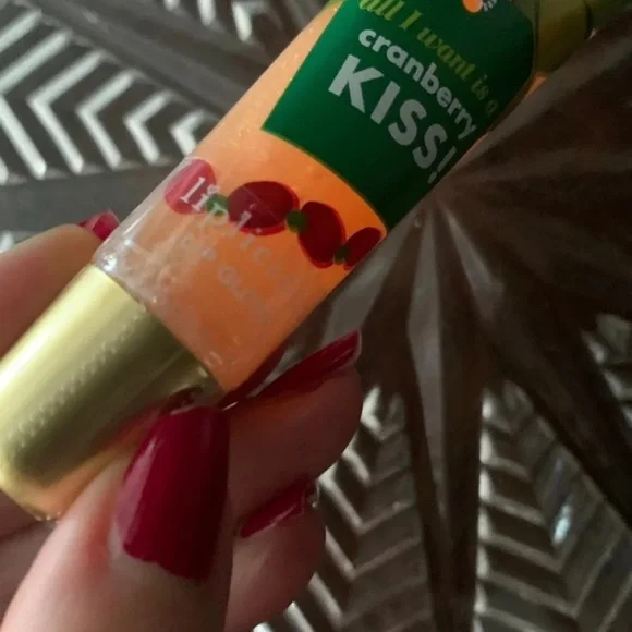 Bath & Body Works All I Want Is A Cranberry Kiss - Picture 3 of 3